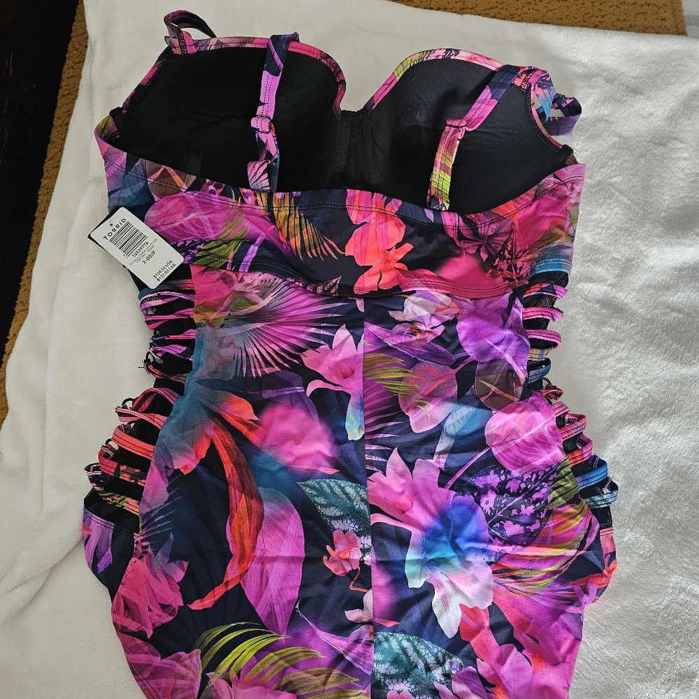 Torrid Lattice Leaves One piece Swimsuit - Picture 6 of 7